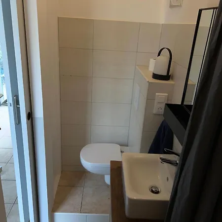 4 Personnes Au Calme