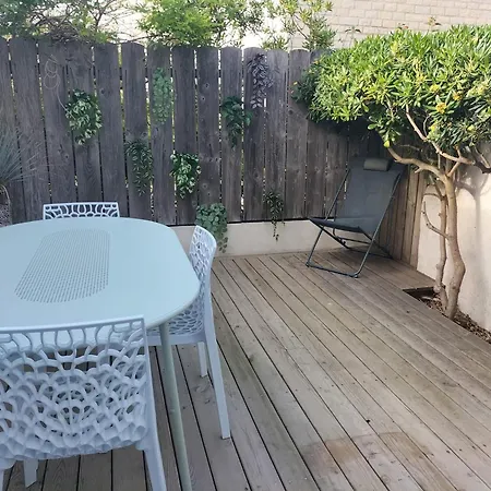 4 Personnes Au Calme